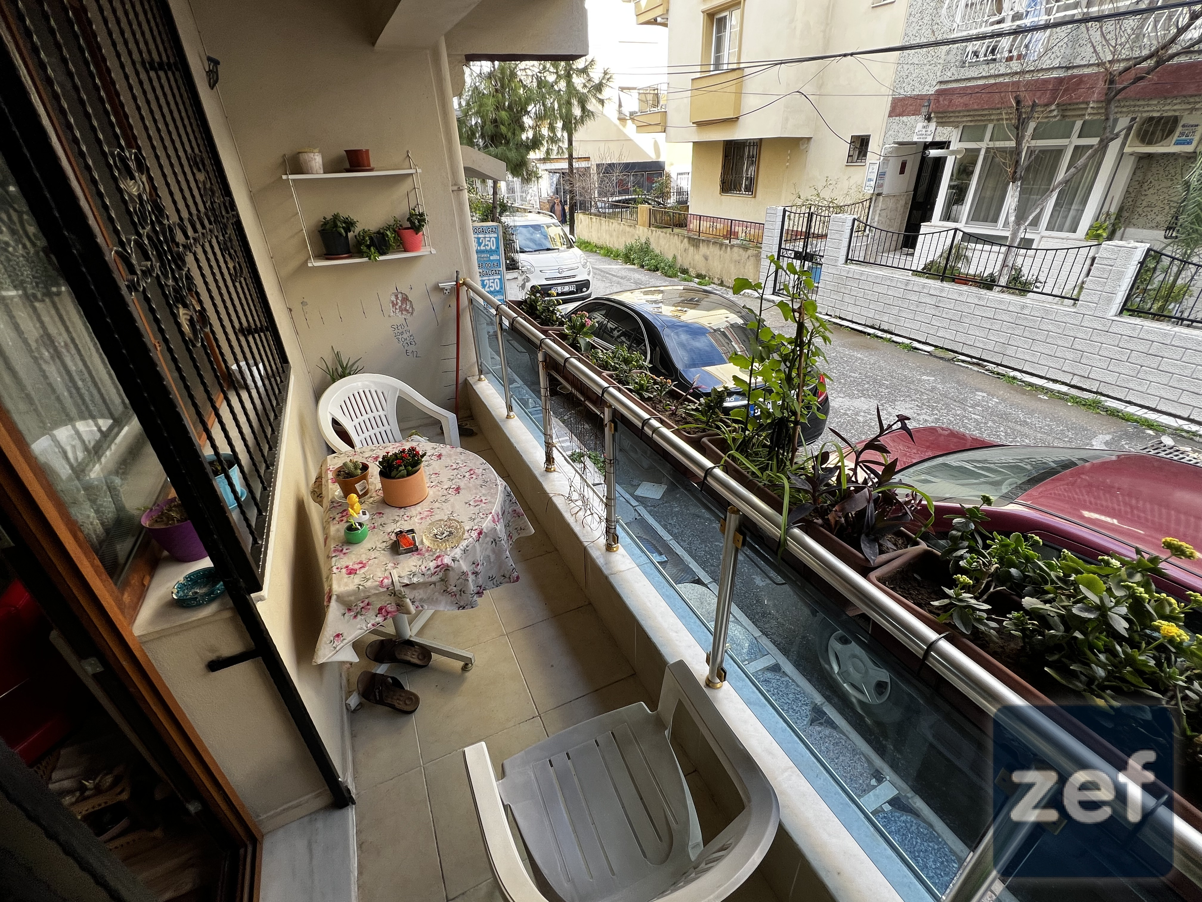 Şirinyer'de İzban Yakını, 72m² Geniş 1+1 Daire